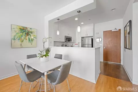 Dining - 555 Bartlett St #222, San Francisco, CA 94110 photo 1 of 2