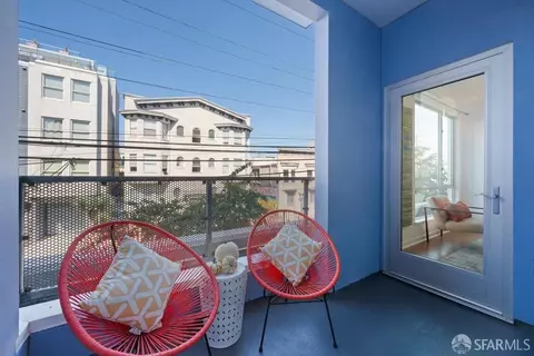 Exterior - 555 Bartlett St #222, San Francisco, CA 94110 photo 2 of 8