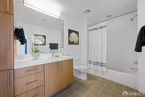 Bath - 555 Bartlett St #222, San Francisco, CA 94110 photo 1 of 2