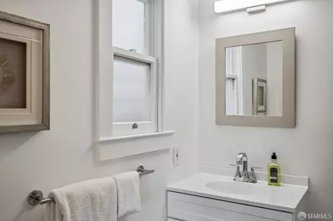 Bath - 66 Curtis St, San Francisco, CA 94112 photo 4 of 5