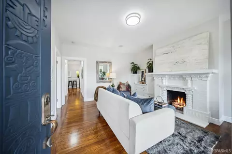 Entry Way - 66 Curtis St, San Francisco, CA 94112 photo 2 of 3