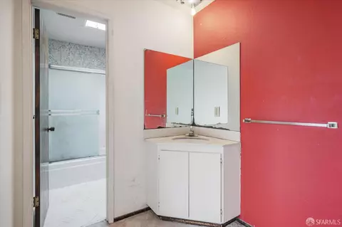 Bath - 1615 15th Ave, San Francisco, CA 94122 photo 3 of 4