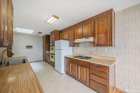 Kitchen - 1615 15th Ave, San Francisco, CA 94122 photo 4 of 4