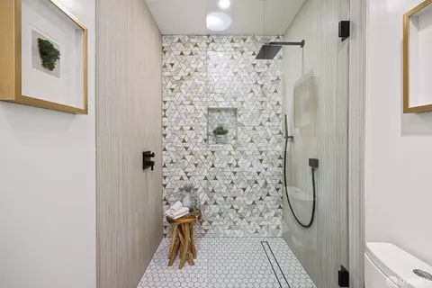 Bath - 1486 20th Ave, San Francisco, CA 94122 photo 5 of 8