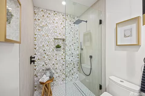 Bath - 1486 20th Ave, San Francisco, CA 94122 photo 4 of 8