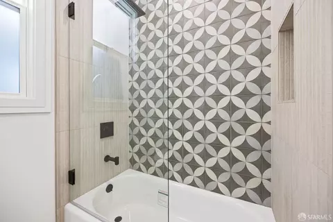 Bath - 1486 20th Ave, San Francisco, CA 94122 photo 2 of 8
