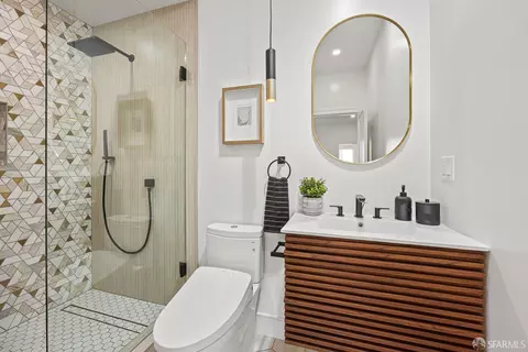Bath - 1486 20th Ave, San Francisco, CA 94122 photo 3 of 8