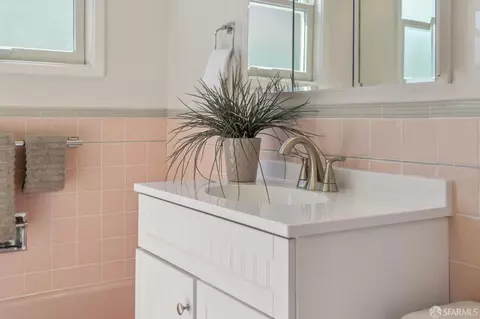 Bath - 277 Dellbrook Ave, San Francisco, CA 94131 photo 2 of 2