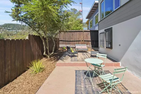 Exterior - 277 Dellbrook Ave, San Francisco, CA 94131 photo 5 of 10