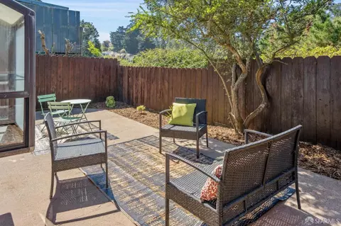 Exterior - 277 Dellbrook Ave, San Francisco, CA 94131 photo 3 of 10