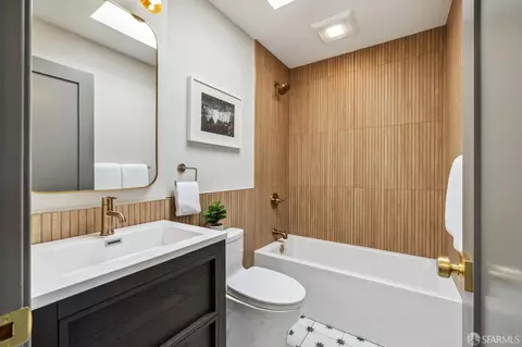 Bath - 60 Hiliritas Ave, San Francisco, CA 94131 photo 11 of 12