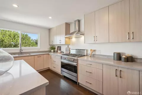 Kitchen - 2170 9th Ave, San Francisco, CA 94116 photo 4 of 9