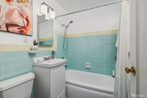Bath - 3030 Rivera St, San Francisco, CA 94116 photo 1 of 2