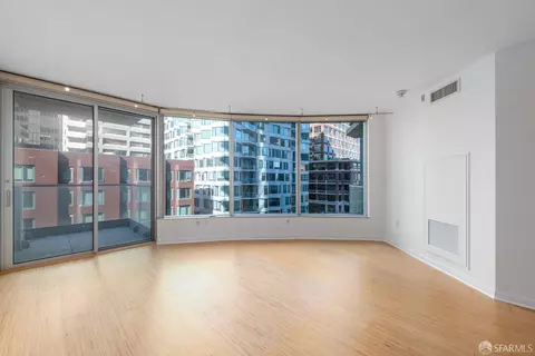Living - 301 Main St #7B, San Francisco, CA 94105 photo 2 of 5