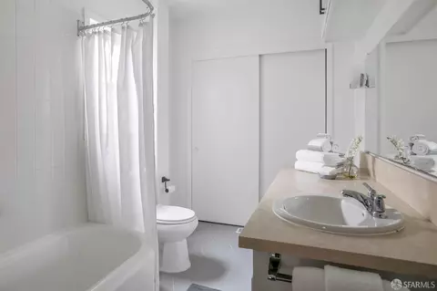 Bath - 2759 Wallace St, Berkeley, CA 94702 photo 1 of 1