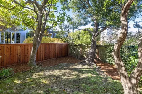 Exterior - 2672 Union St, San Francisco, CA 94123 photo 9 of 10
