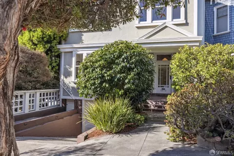 Exterior - 2672 Union St, San Francisco, CA 94123 photo 2 of 10