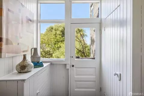 Entry Way - 2672 Union St, San Francisco, CA 94123 photo 6 of 8