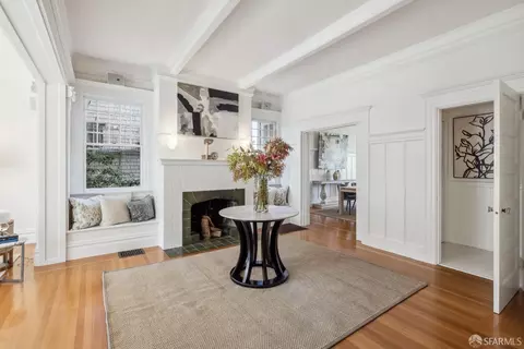 Entry Way - 2672 Union St, San Francisco, CA 94123 photo 2 of 8
