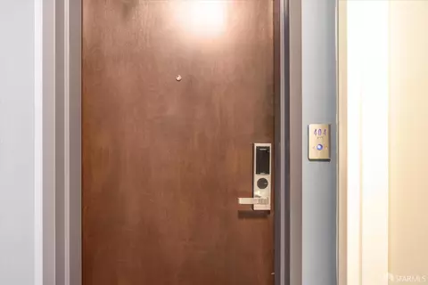 Entry Way - 413 Valencia St #404, San Francisco, CA 94103 photo 1 of 3