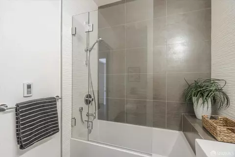 Bath - 413 Valencia St #404, San Francisco, CA 94103 photo 4 of 4
