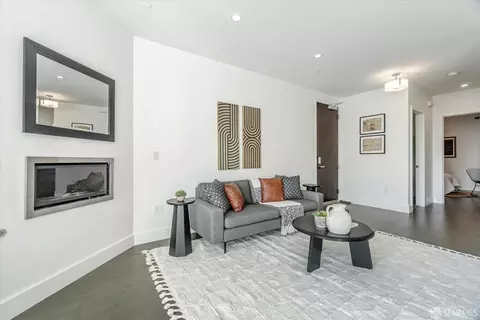 Living - 413 Valencia St #404, San Francisco, CA 94103 photo 3 of 4