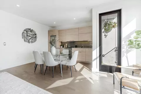 Dining - 413 Valencia St #404, San Francisco, CA 94103 photo 3 of 4