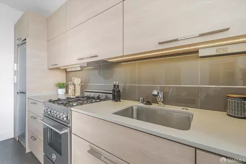 Kitchen - 413 Valencia St #404, San Francisco, CA 94103 photo 2 of 2