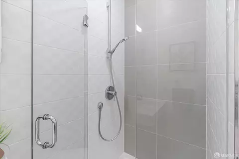 Bath - 413 Valencia St #404, San Francisco, CA 94103 photo 2 of 4