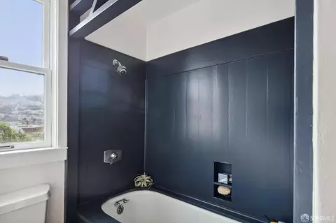 Bath - 187 States St, San Francisco, CA 94114 photo 2 of 3
