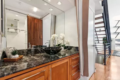 Bath - 3 Sumner St, San Francisco, CA 94103 photo 3 of 7