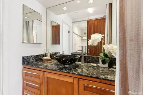 Bath - 3 Sumner St, San Francisco, CA 94103 photo 2 of 7