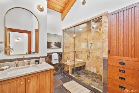 Bath - 189 Bonview St, San Francisco, CA 94110 photo 1 of 5