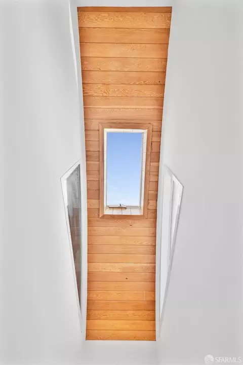 Entry Way - 189 Bonview St, San Francisco, CA 94110 photo 1 of 4