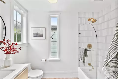 Bath - 189 Bonview St, San Francisco, CA 94110 photo 3 of 5