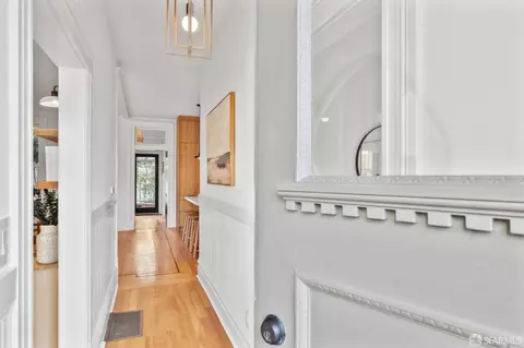 Entry Way - 189 Bonview St, San Francisco, CA 94110 photo 3 of 4