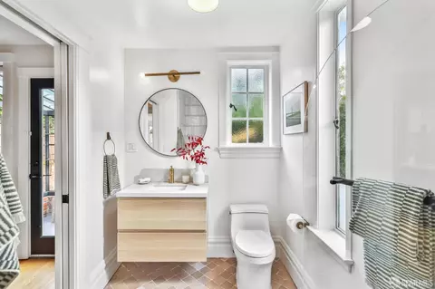 Bath - 189 Bonview St, San Francisco, CA 94110 photo 4 of 5