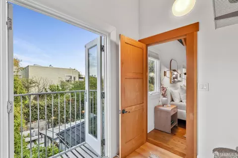 Entry Way - 189 Bonview St, San Francisco, CA 94110 photo 2 of 4