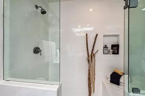 Bath - 322 27th St, San Francisco, CA 94131 photo 2 of 3