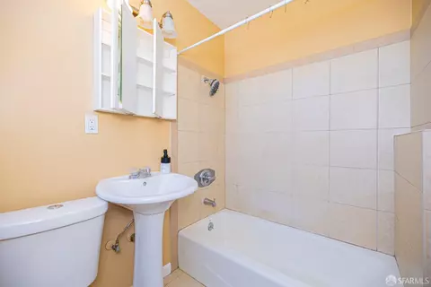 Bath - 230 Minerva St, San Francisco, CA 94112 photo 1 of 2
