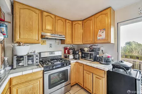 Kitchen - 351 Chenery St, San Francisco, CA 94131 photo 2 of 3