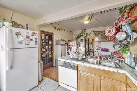 Kitchen - 351 Chenery St, San Francisco, CA 94131 photo 3 of 3