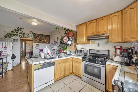 Kitchen - 351 Chenery St, San Francisco, CA 94131 photo 1 of 3