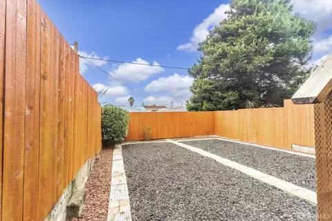 Exterior - 1650 Alemany Blvd, San Francisco, CA 94112 photo 8 of 10