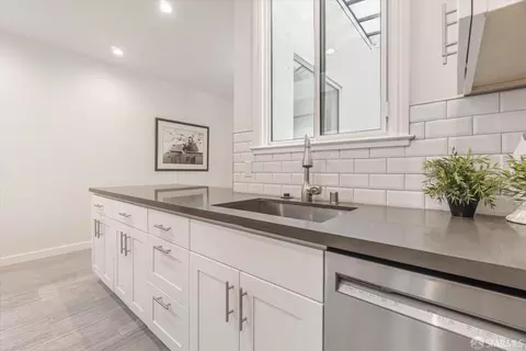 Kitchen - 1650 Alemany Blvd, San Francisco, CA 94112 photo 3 of 4