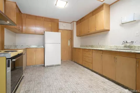 Kitchen - 1036 Munich St, San Francisco, CA 94112 photo 1 of 2