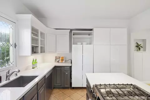 Kitchen - 326 Eureka St, San Francisco, CA 94114 photo 5 of 6