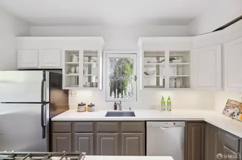 Kitchen - 326 Eureka St, San Francisco, CA 94114 photo 2 of 6