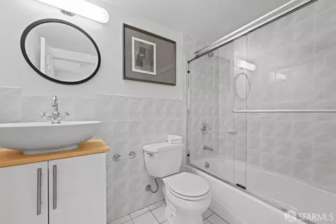 Bath - 39 Arbor St, San Francisco, CA 94131 photo 3 of 3