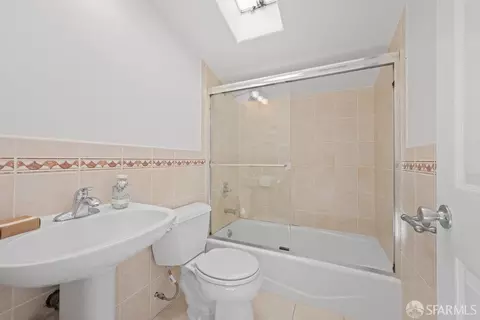 Bath - 39 Arbor St, San Francisco, CA 94131 photo 2 of 3